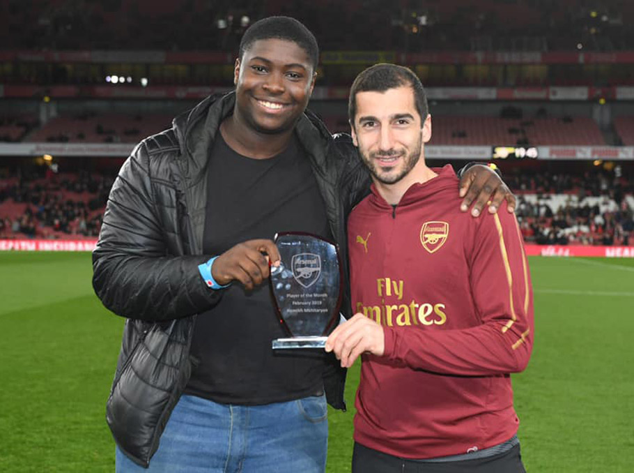 Henrikh Mkhitaryan Collects His 'Player of the Year' Award –