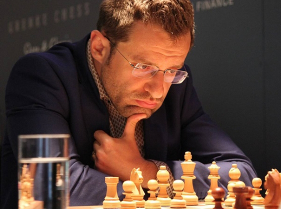 Grenke chess classic 2024. Винсент Каймер шахматист. Френч с шахматами. Винсент Каймер шахматист фото.