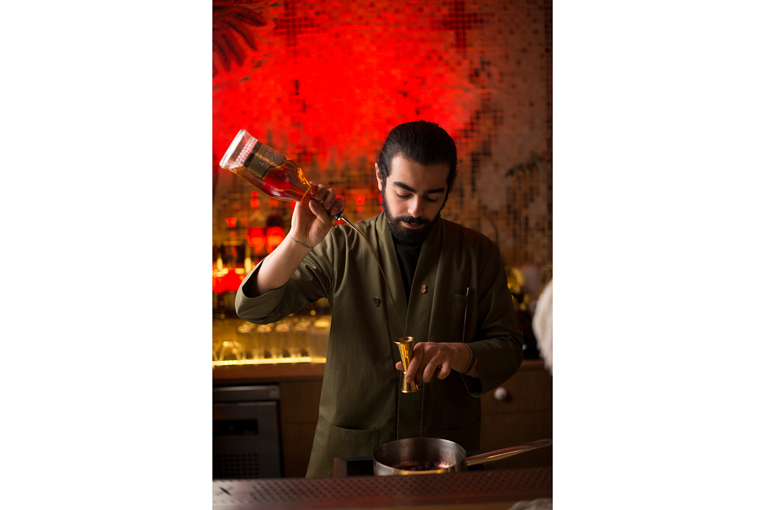 Bar Phoenix. «Արարատի» հիմքով կոկտեյլային ալքիմիա եւ «արբած» խոհանոց