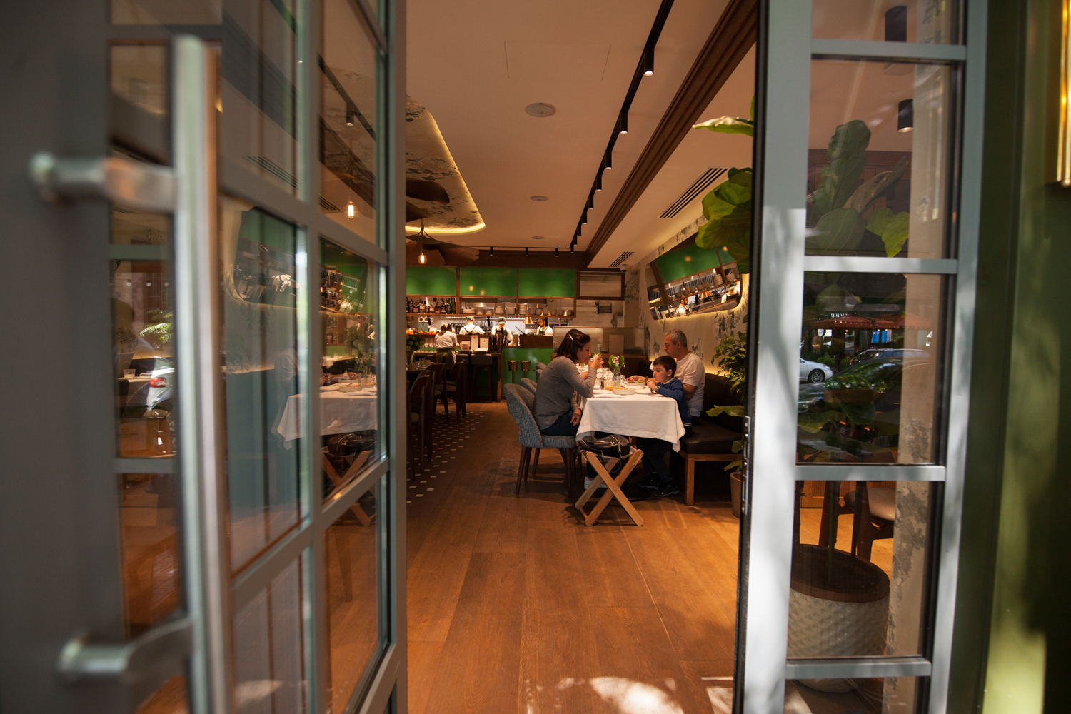 Novikov Group-ի առաջին ռեստորանը Երեւանում. ավոկադո եւ բաց խոհանոց