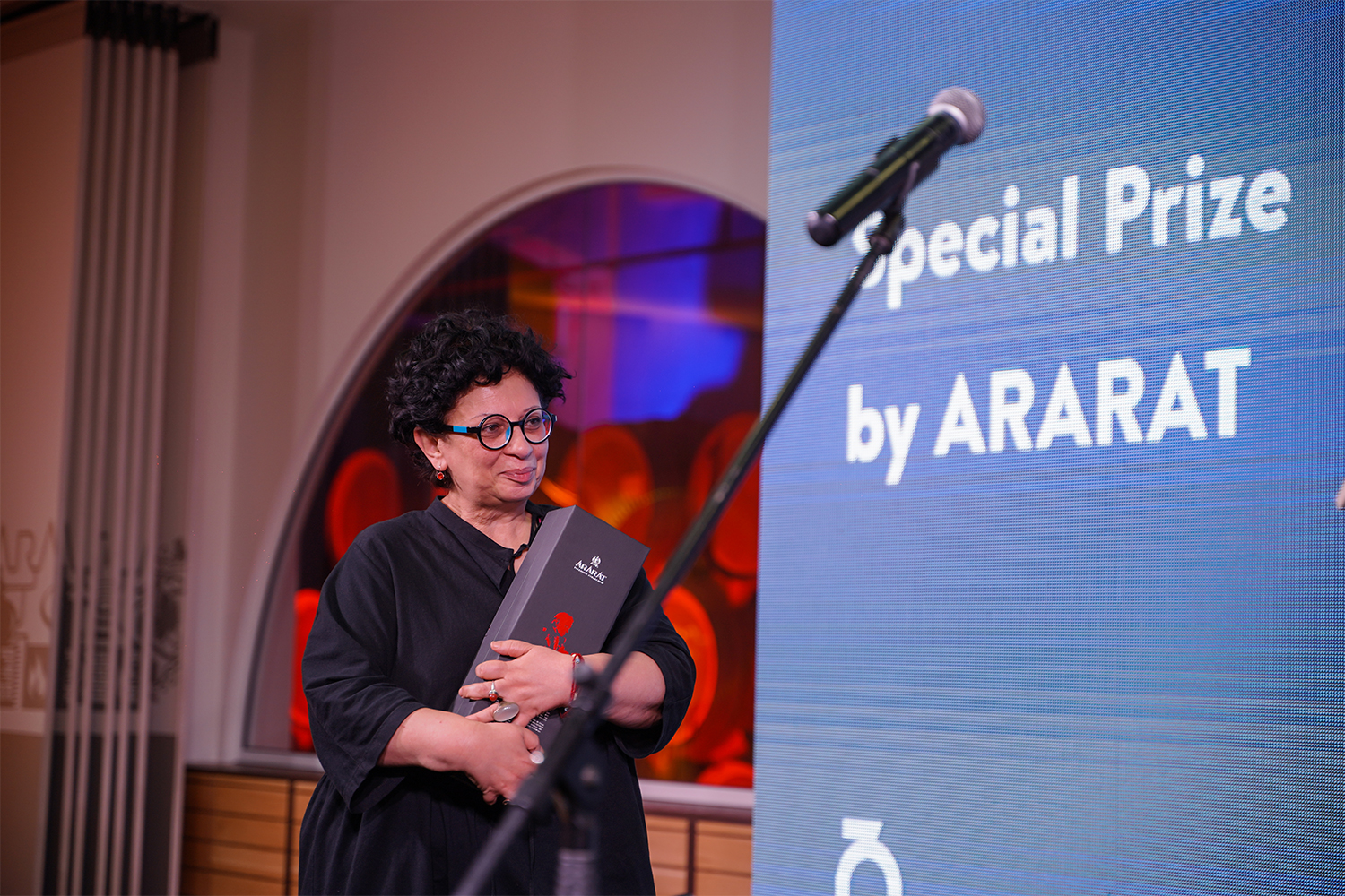 Naira Muradyan receives special prize from ARARAT