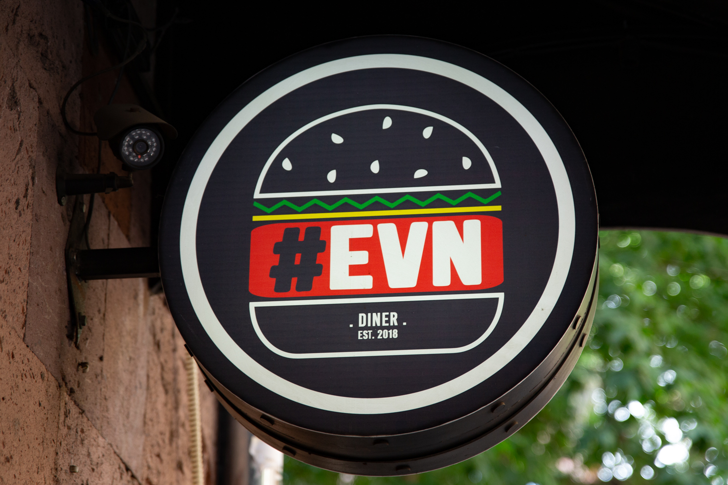 EVN Diner․«Թաքնված» բուրգեր բարն ու կեսգիշերին պատվիրված բուրգերները