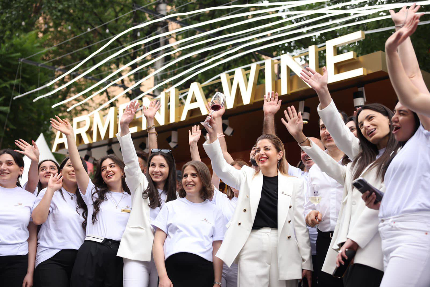 Новые вина, живая музыка и яркие краски армянской культуры в павильоне Armenia Wine