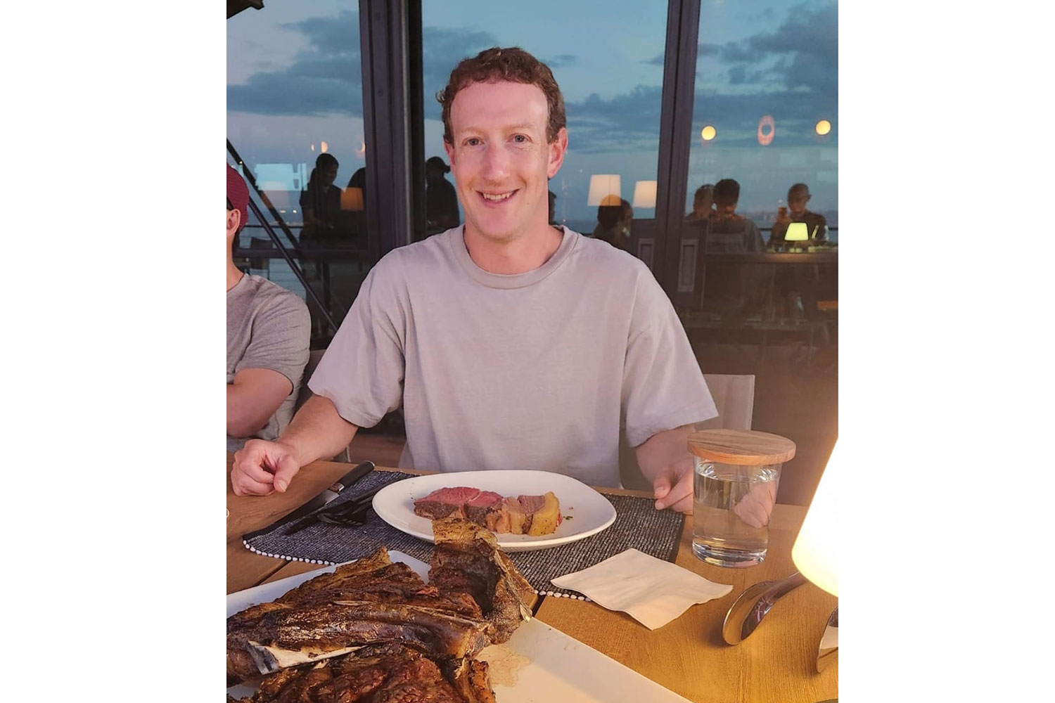 Основатель Facebook будет производть мясо для стейков