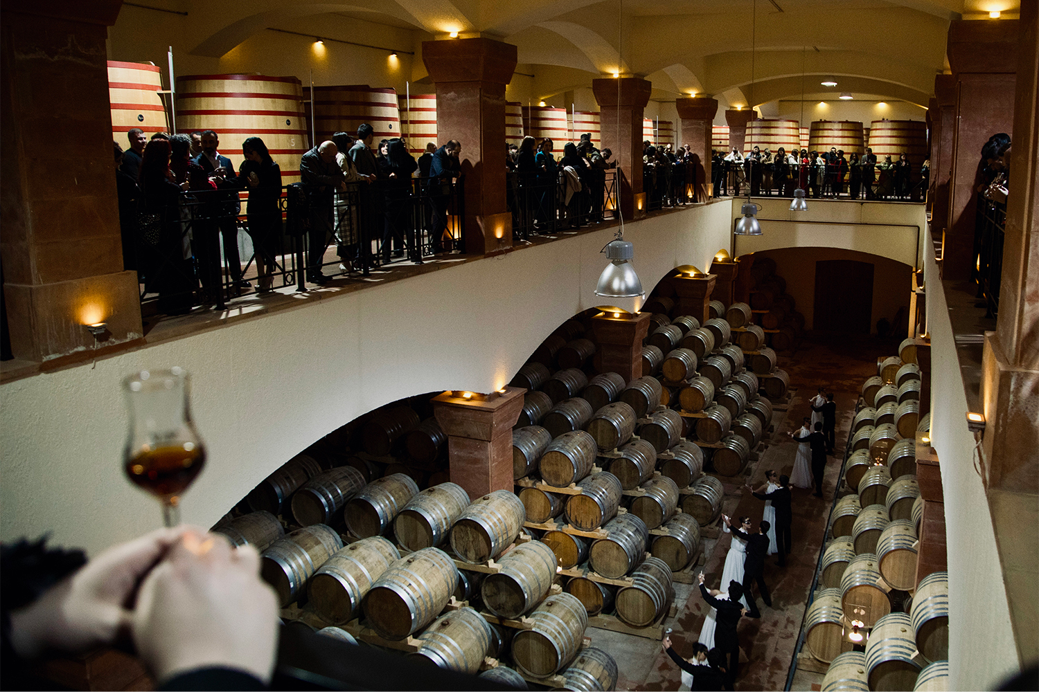 «Маскарад» - новая выставка Арама Хачатряна на винодельне «Армения Вайн»