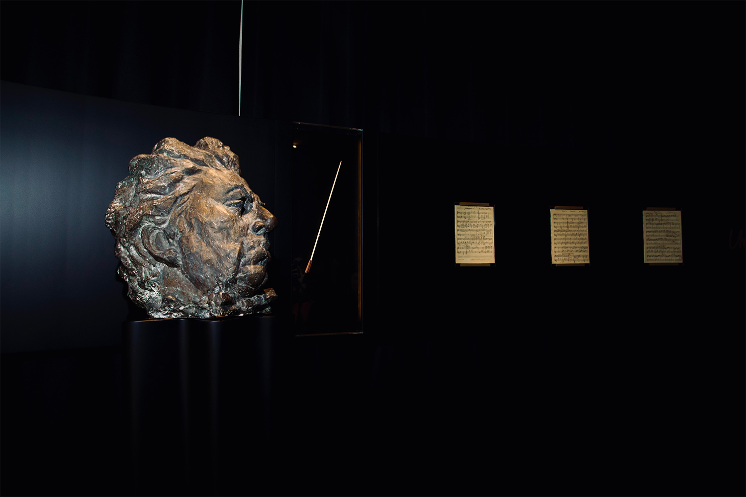 «Маскарад» - новая выставка Арама Хачатряна на винодельне «Армения Вайн»