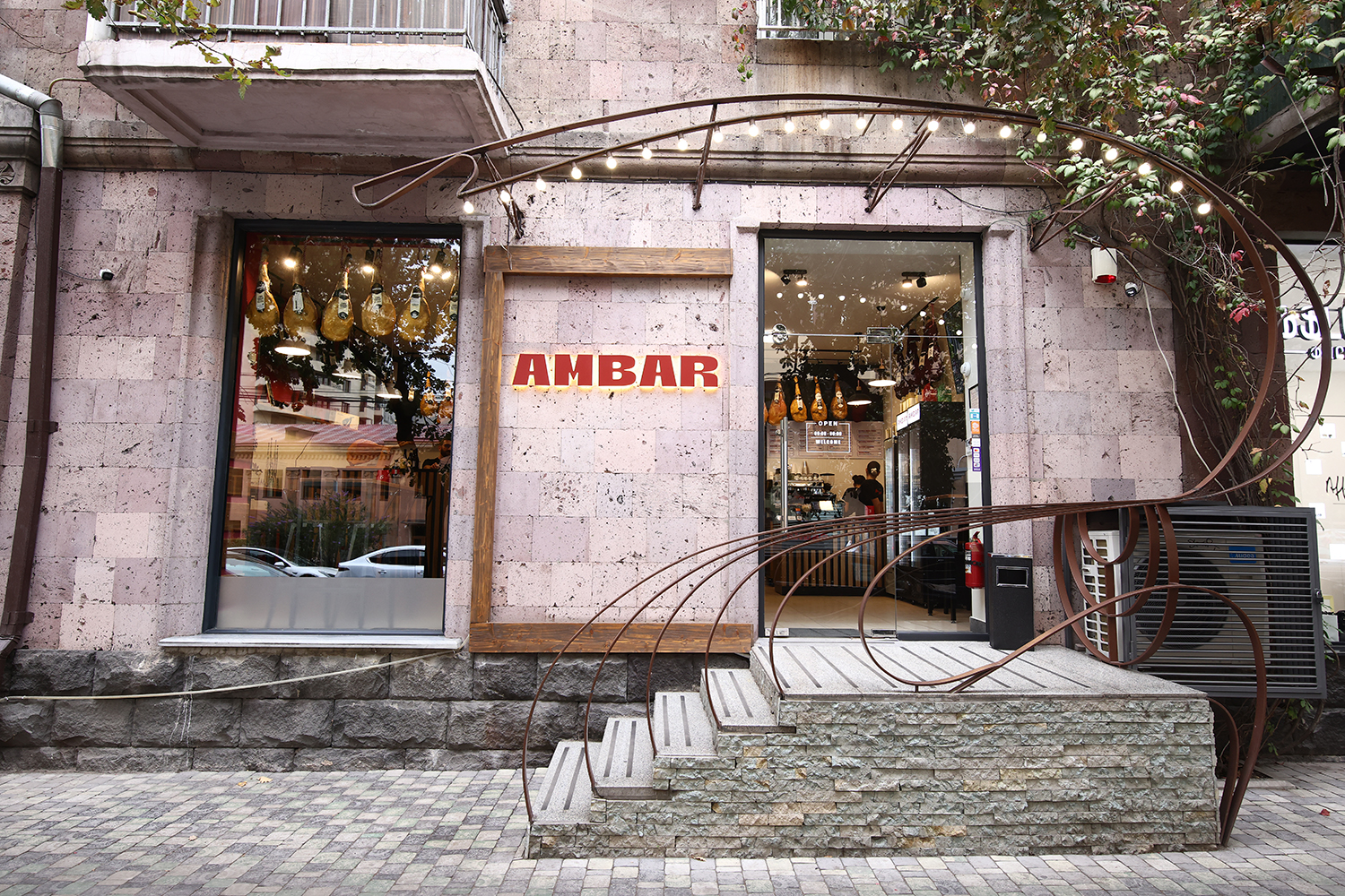 Ambar-ը եւս մեկ հասցե ունի՝ Սարյանի «սենդվիչերիան»