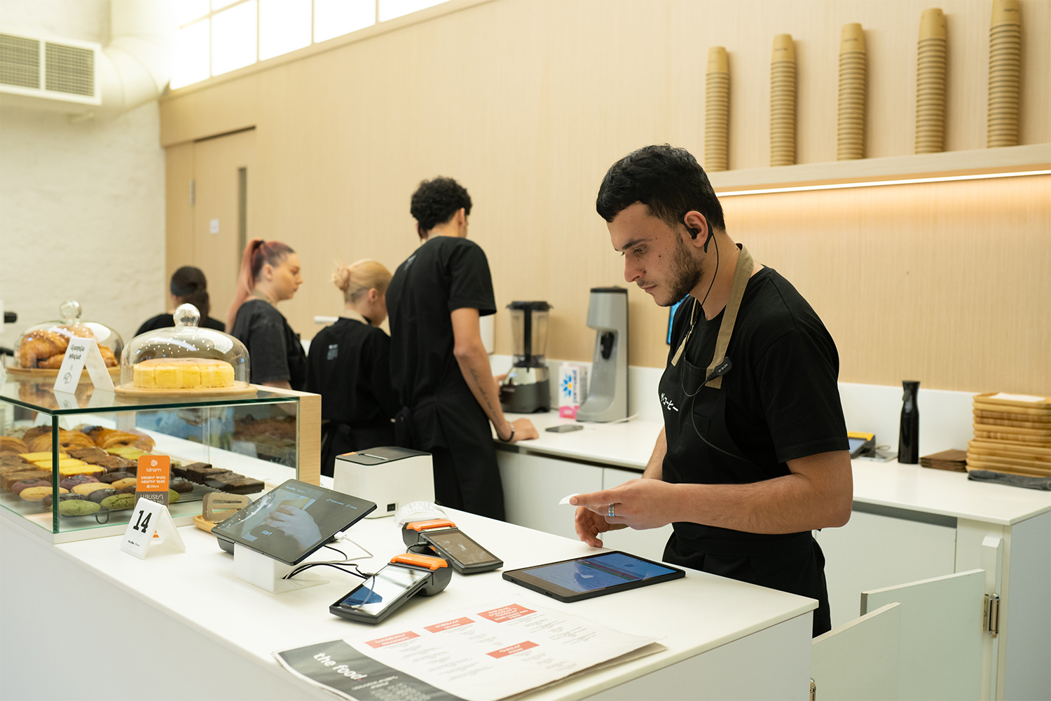 The Food. Պարզություն, նախաճաշեր ողջ օրվա ընթացքում, լավ սուրճ եւ գրքեր