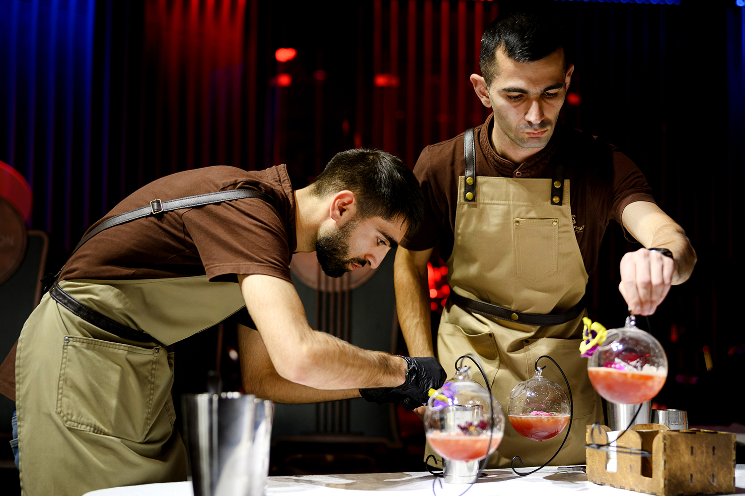 Տարվա բարային թրենդներն ու վիրտուոզ բարմենները․ լավագույնը Սմոքինգ Շեֆ-ի թիմն է 