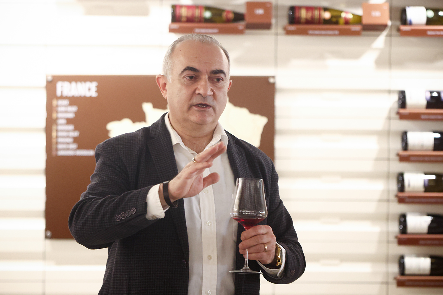 Պատմություն, ինքնություն եւ գինի. MOONQ-ի նոր գինիների համտեսը