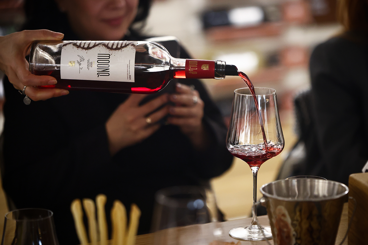 Պատմություն, ինքնություն եւ գինի. MOONQ-ի նոր գինիների համտեսը