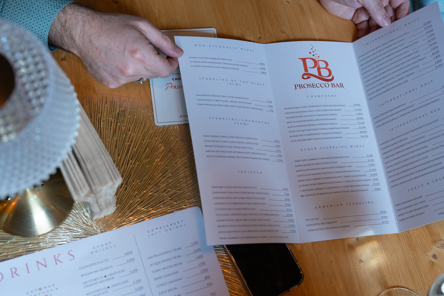 Prosecco Gastrobar. &laquo;Լցնովի&raquo; փրփրուն գինի եւ լիարժեք ընթրիք