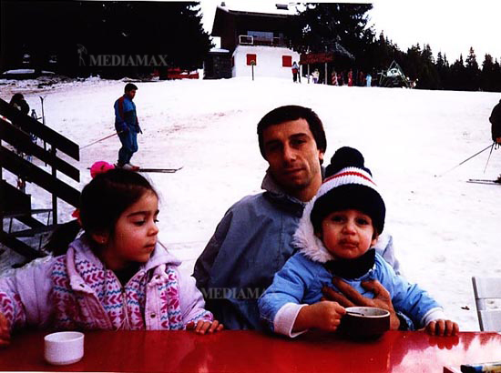 Hamlet Mkhitaryan with children