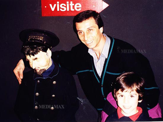Hamlet Mkhitaryan with his son