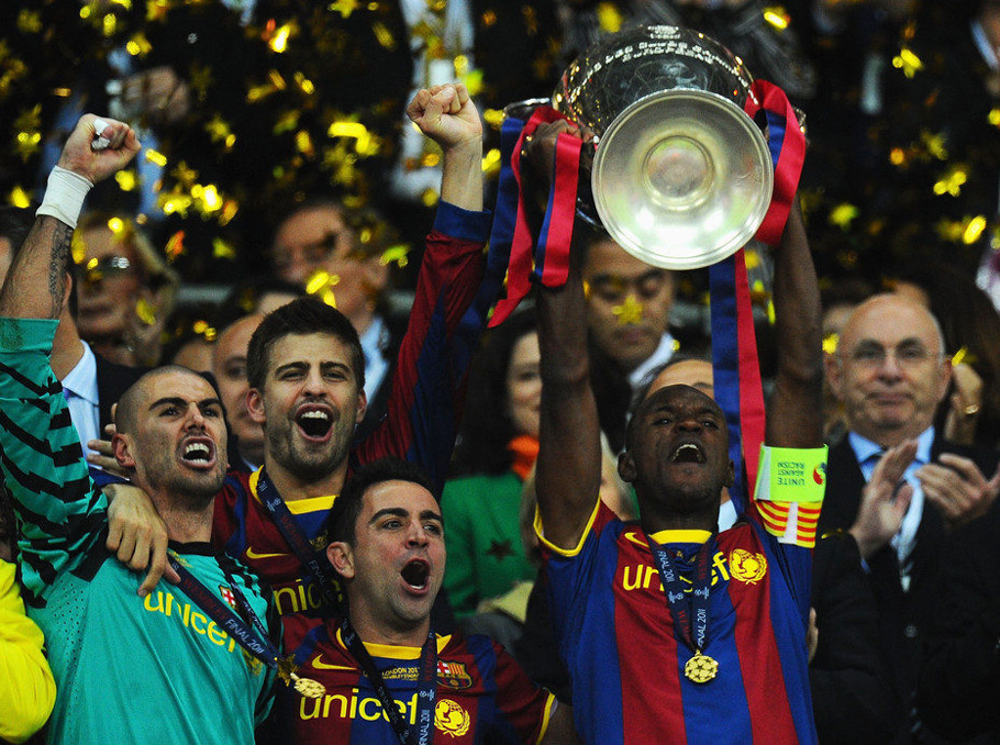 In One Shot: Puyol lets Abidal lift the cup first - Sport.mediamax.am