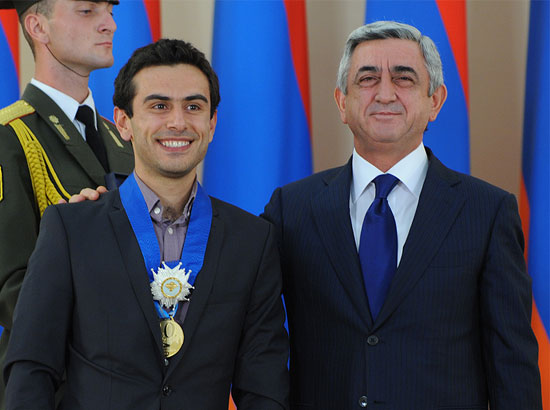 Միջազգային գրոսմայստեր Գաբրիել Սարգսյանն ու ՀՀ նախագահ Սերժ Սարգսյանը