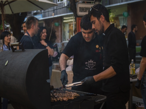 «Գինովցած» երեւանյան երեկո՝ օր առաջին