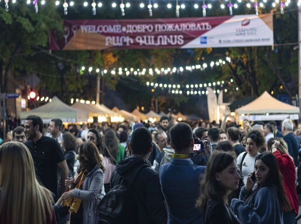 «Գինովցած» երեւանյան երեկո՝ օր առաջին