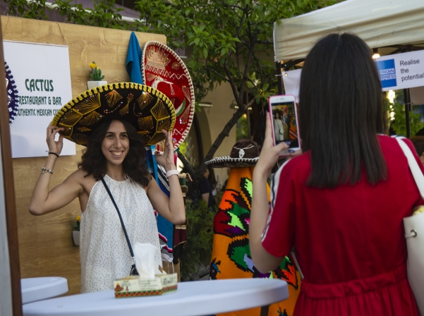 «Գինովցած» երեւանյան երեկո՝ օր առաջին