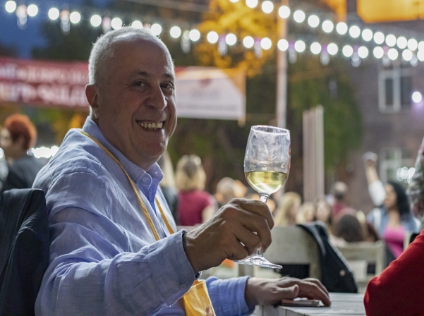 «Գինովցած» երեւանյան երեկո՝ օր առաջին