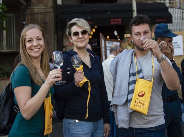 «Գինովցած» երեւանյան երեկո՝ օր առաջին