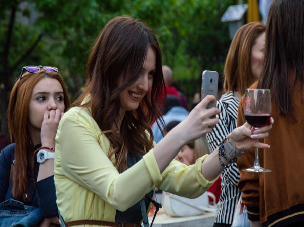 «Գինովցած» երեւանյան երեկո՝ օր առաջին