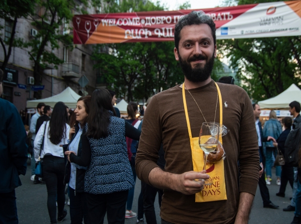 «Գինովցած» երեւանյան երեկո՝ օր առաջին