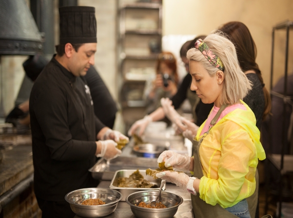 Մեր պատրաստած լավաշը, խորովածն ու տոլման՝ «Պանդոկ Երեւան գետափին» ռեստորանում 