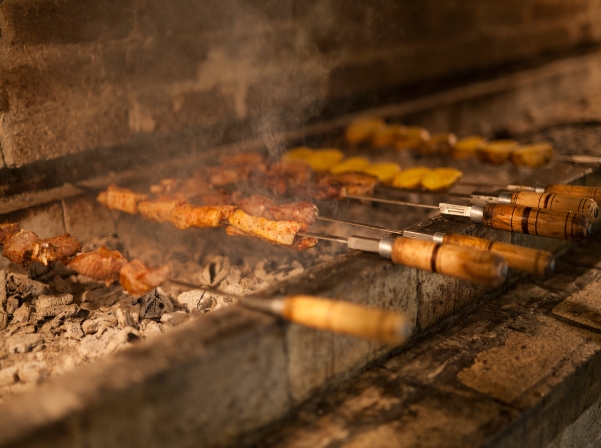 Մեր պատրաստած լավաշը, խորովածն ու տոլման՝ «Պանդոկ Երեւան գետափին» ռեստորանում 