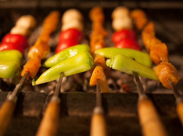 Մեր պատրաստած լավաշը, խորովածն ու տոլման՝ «Պանդոկ Երեւան գետափին» ռեստորանում 