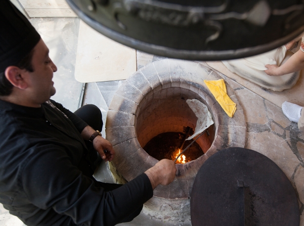 Մեր պատրաստած լավաշը, խորովածն ու տոլման՝ «Պանդոկ Երեւան գետափին» ռեստորանում 