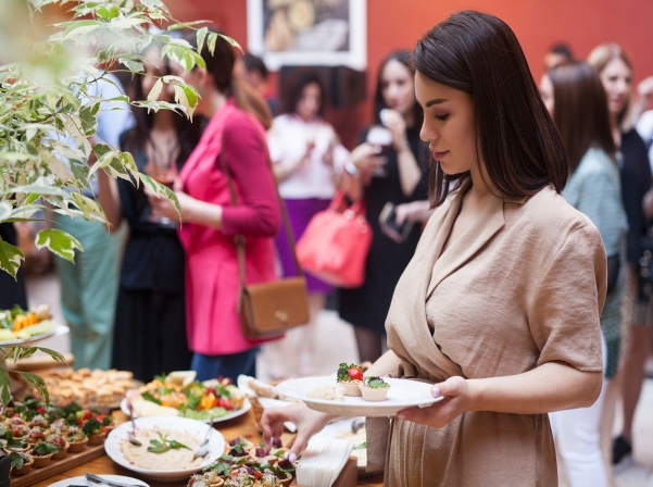 «Ոստան»-ը ներկայացրել է նորացված բակն ու նոր մենյուն