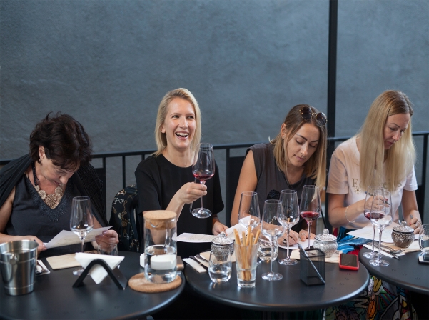 Պինո Նուարի եւ Արենու «կույր համտեսումը» Gouroo Club & Garden-ում