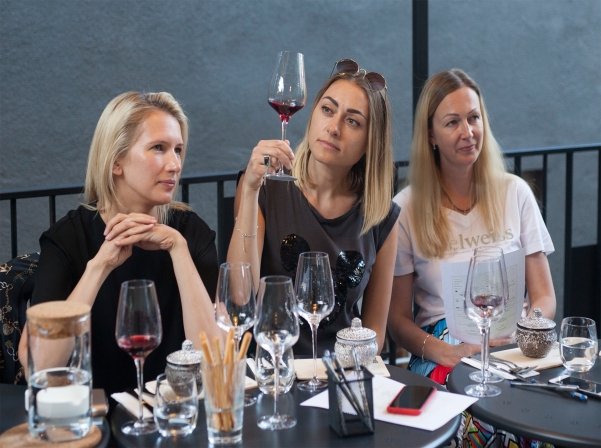 Պինո Նուարի եւ Արենու «կույր համտեսումը» Gouroo Club & Garden-ում