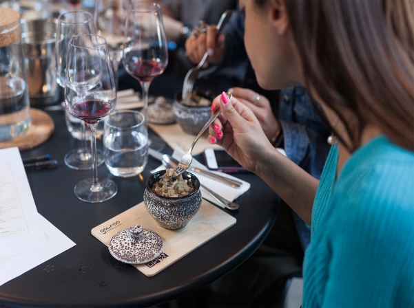 Պինո Նուարի եւ Արենու «կույր համտեսումը» Gouroo Club & Garden-ում