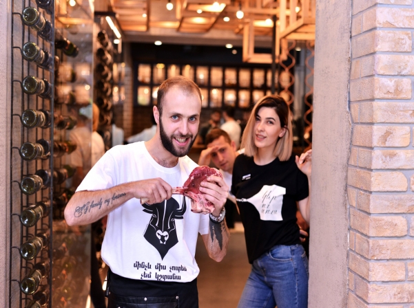 «Երեմյան Փրոջեքթս»-ի «համով-հոտով-ժպտացող» վերնաշապիկները