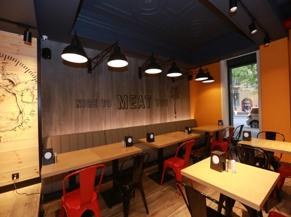 Հակոբը եւ Կարինեն հայտնի PASTRAMI սենդվիչը Հայաստան են բերել