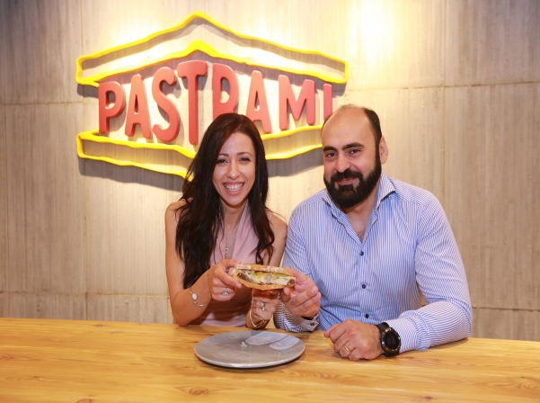 Հակոբը եւ Կարինեն հայտնի PASTRAMI սենդվիչը Հայաստան են բերել