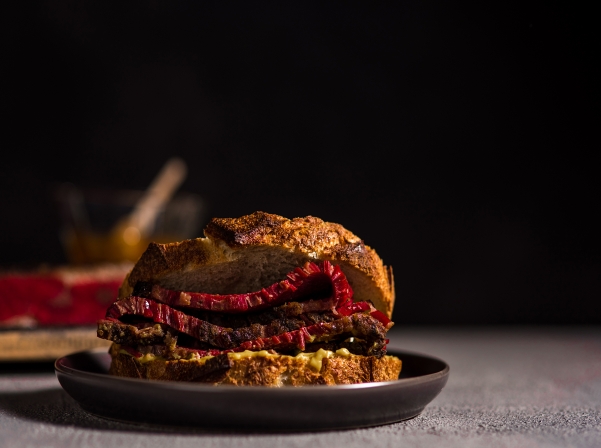 Հակոբը եւ Կարինեն հայտնի PASTRAMI սենդվիչը Հայաստան են բերել