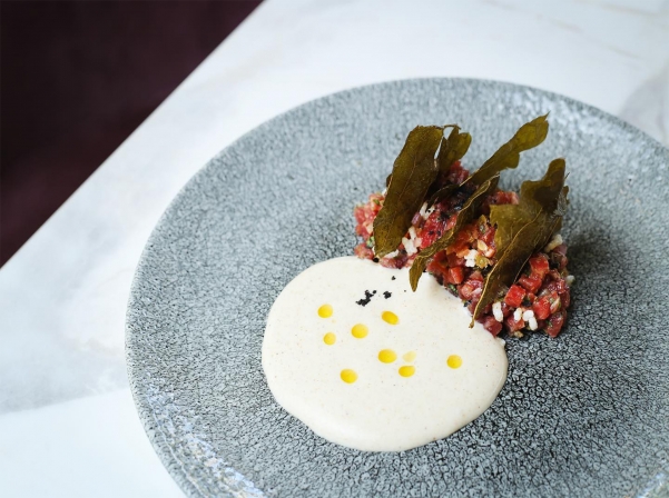 Հայկ Վեյշտորտի տարտար տոլման, «հայկական տակոն» եւ անսովոր Միկադոն