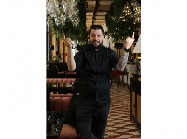 Հայկ Վեյշտորտի տարտար տոլման, «հայկական տակոն» եւ անսովոր Միկադոն