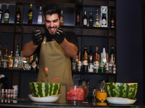 Վարդավառը եւ ձմերուկի սեզոնի բացումը «Ծիրանի»-ում, «Ոստան»-ում եւ «Ալյասկա»-ում