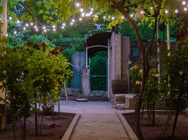 Միայն գյուղական սնունդ՝ Շինուհայրի Arakelyans’ Garden-ում