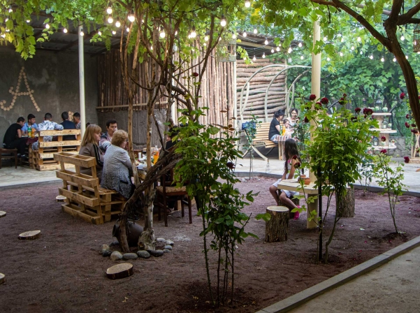 Միայն գյուղական սնունդ՝ Շինուհայրի Arakelyans’ Garden-ում