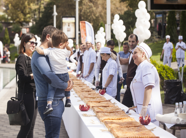 Աշխարհի ամենամեծ գաթան պատրաստվել է երկու օրում 