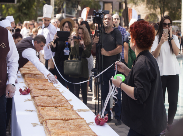 Աշխարհի ամենամեծ գաթան պատրաստվել է երկու օրում 