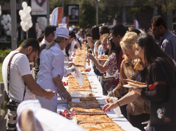 Աշխարհի ամենամեծ գաթան պատրաստվել է երկու օրում 