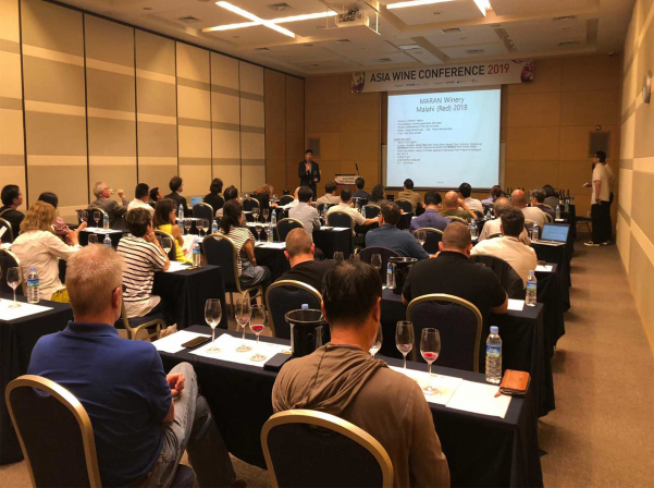 Ամերիկացի քննադատը Կորեայում ներկայացրել է հայկական գինին