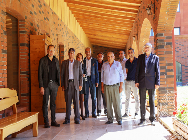 «Արմենիա Վայն»-ում մեծարել են տարեց խաղողագործներին