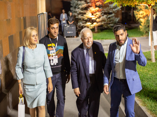 «Ավրորա»-ի հյուրերն այցելել են ԱՐԱՐԱՏ թանգարանի գանձարան